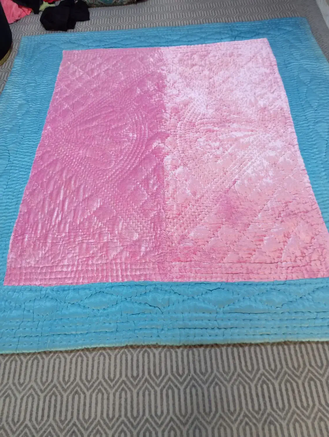 لحاف کرسی دونه ای یه تومن|رختخواب، بالش، پتو|برخوار, |دیوار