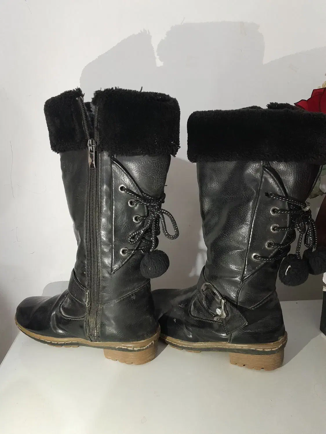 بوت|کیف، کفش، کمربند|جوین, |دیوار