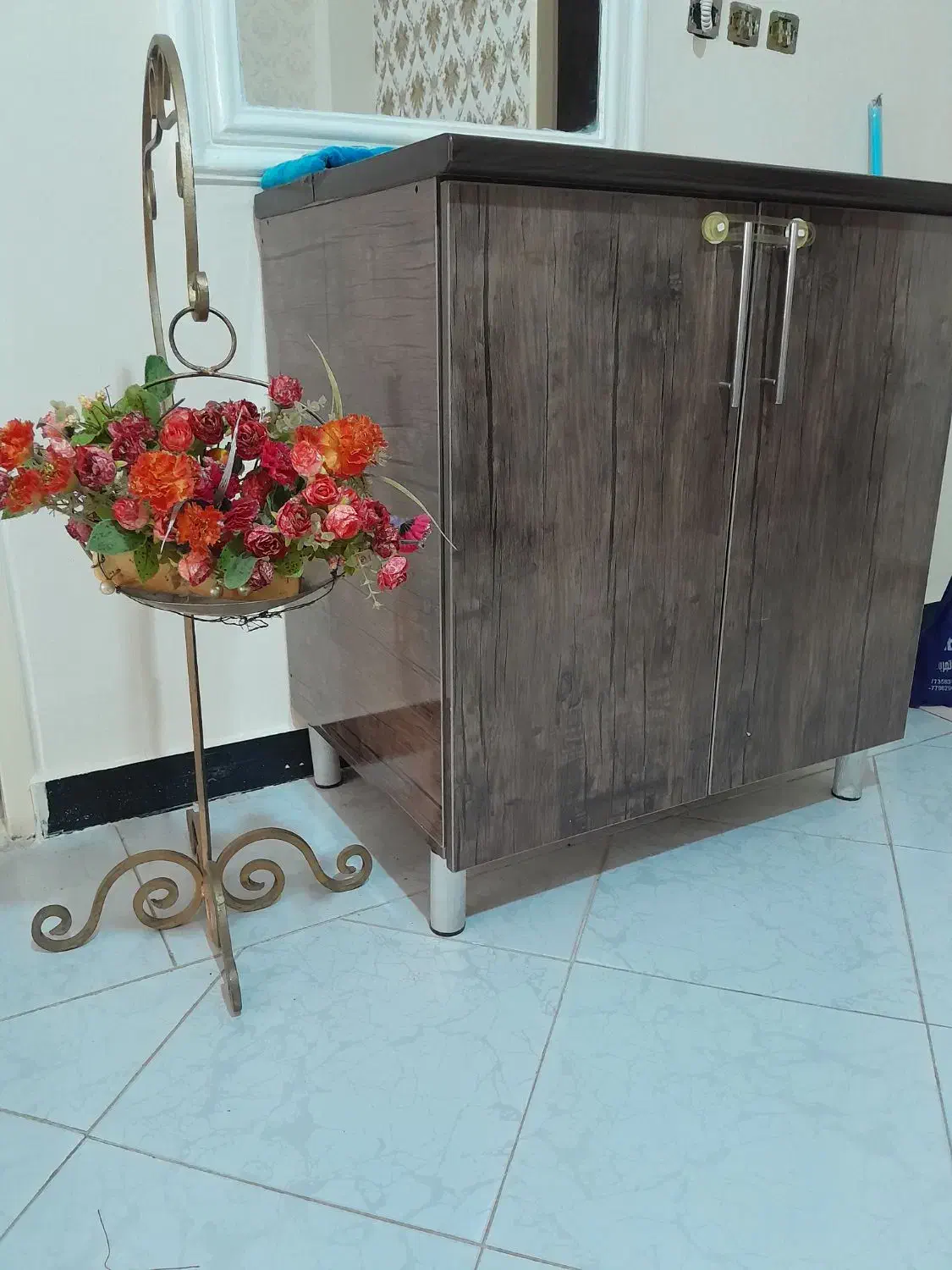 کابینت و پایه گل|مبلمان خانگی و میز عسلی|سنقر, |دیوار