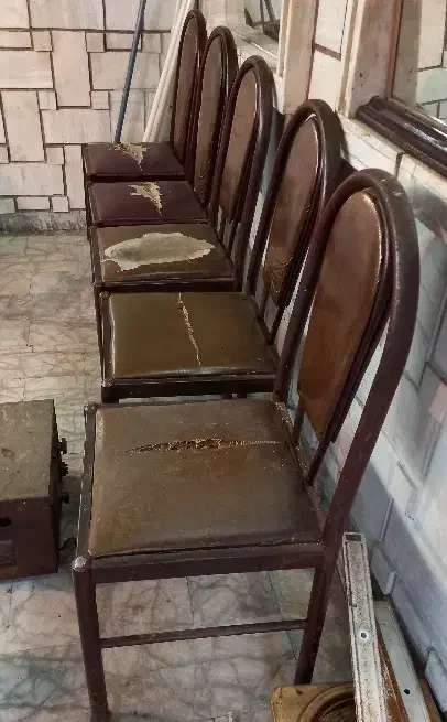 تعدادی صندلی آرایشگاه|آرایشگاه و سالنهای زیبایی|آستانه اشرفیه, |دیوار