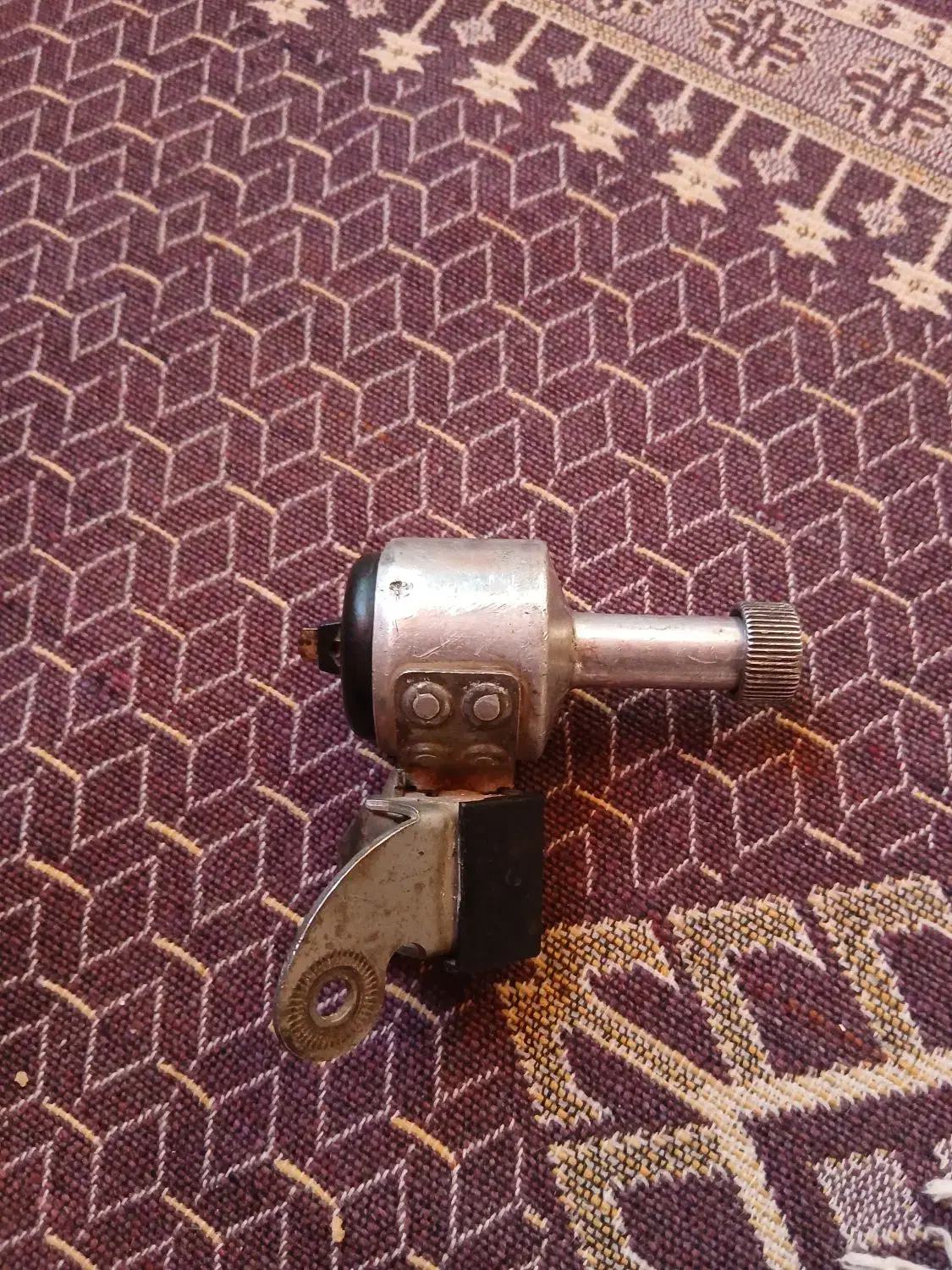 دینام چرخ قدیمی|کلکسیون اشیاء عتیقه|شهرکرد, |دیوار