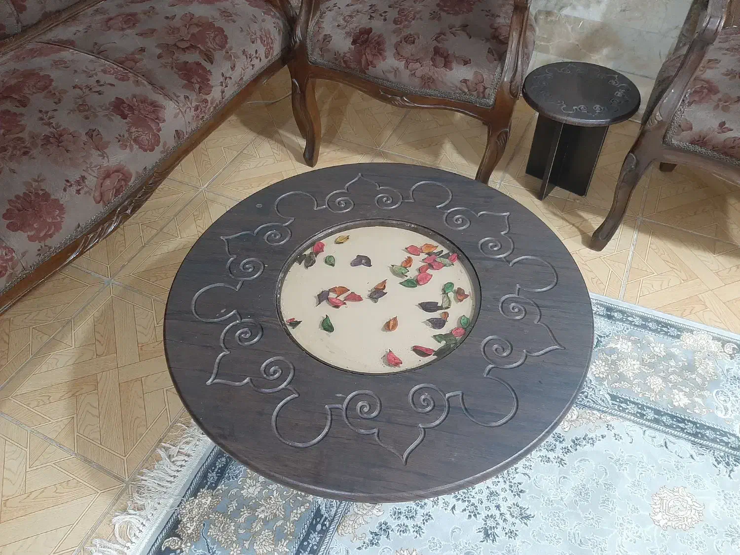 مبل 9 نفره سلطنتی|مبلمان خانگی و میز عسلی|لاهیجان, گلستان|دیوار