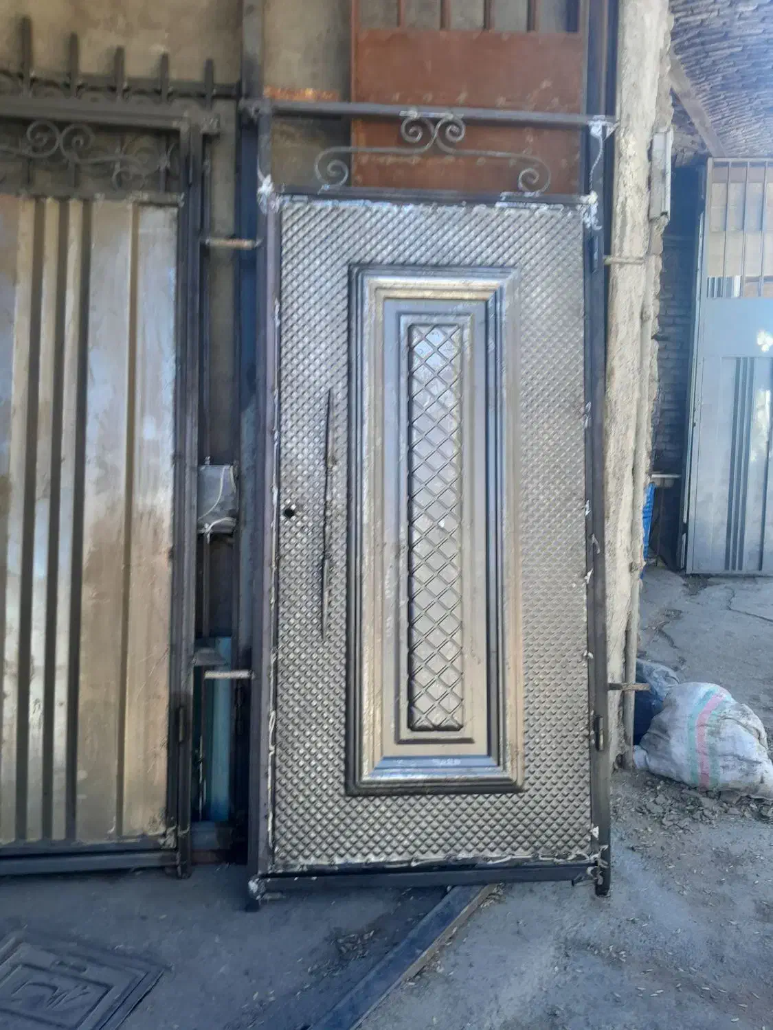 درب پنجره پیش ساخته جنس خوب .|مصالح و تجهیزات ساختمان|بروجرد, |دیوار