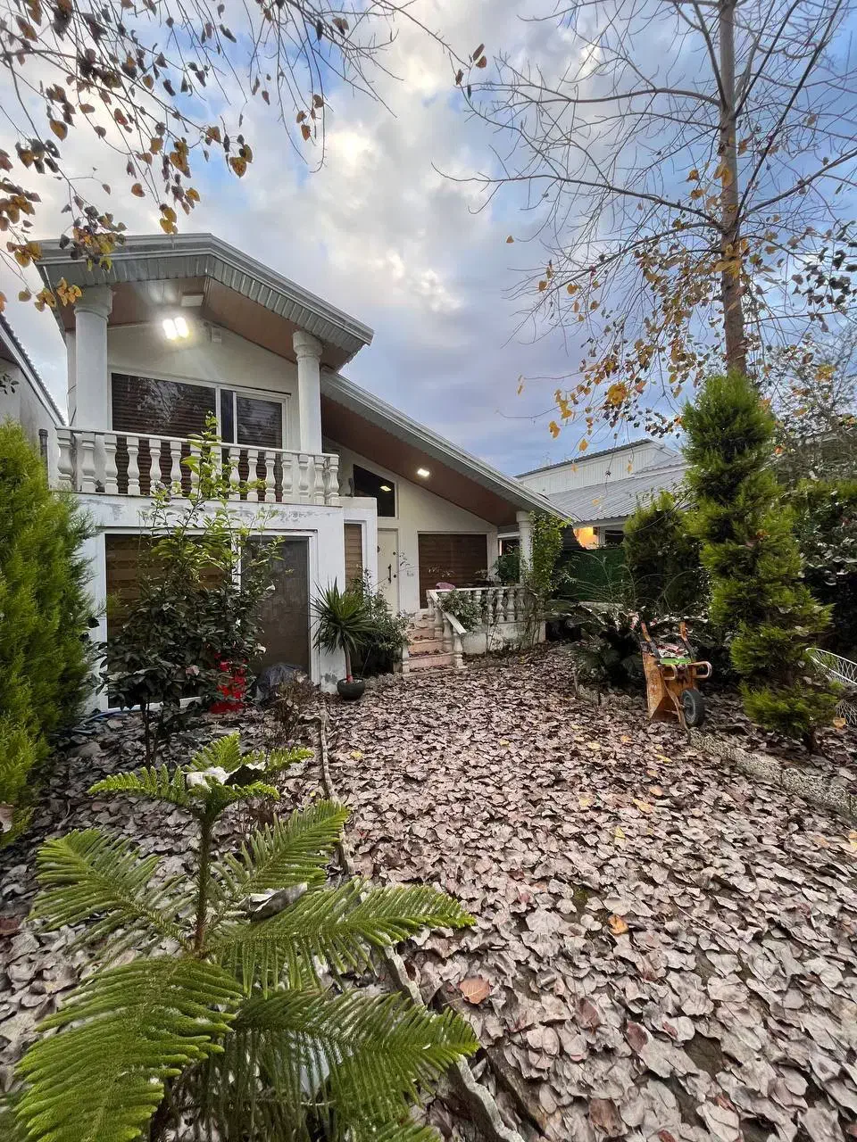 ویلا باغ 300متری زیر قیمت کار شناسی(فقط پول زمین)|فروش خانه و ویلا|چمستان, |دیوار