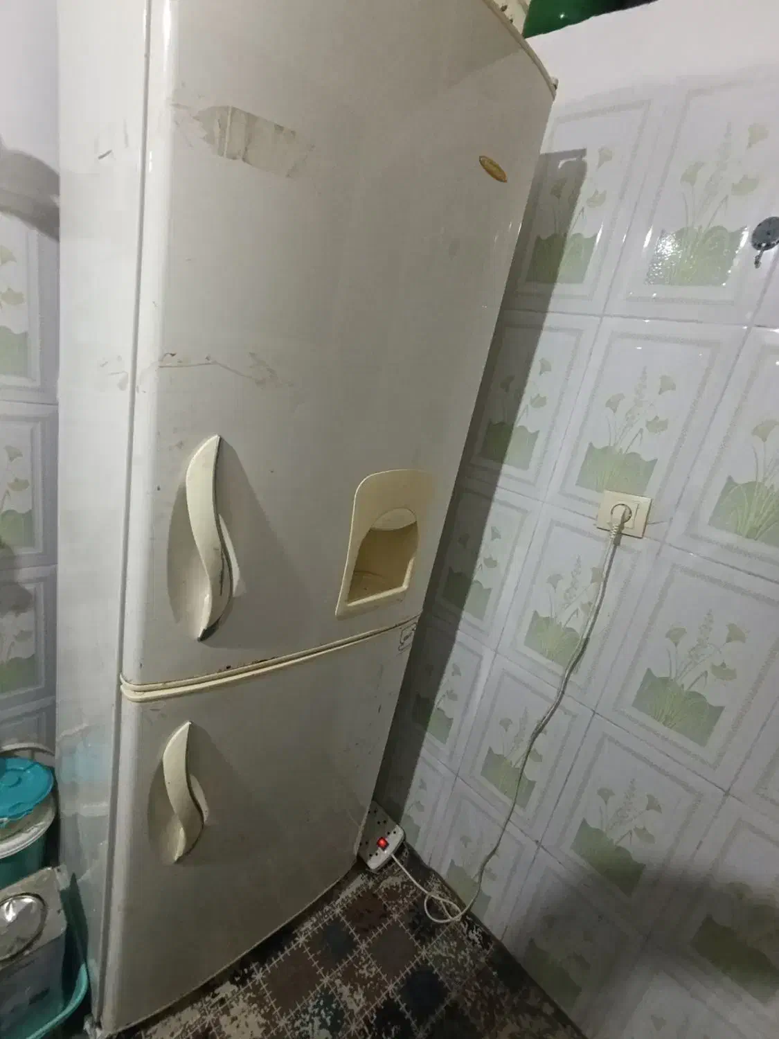 یک عدد یخچال و فریزر امرسان موتوری ب شرط|یخچال و فریزر|بروجرد, |دیوار