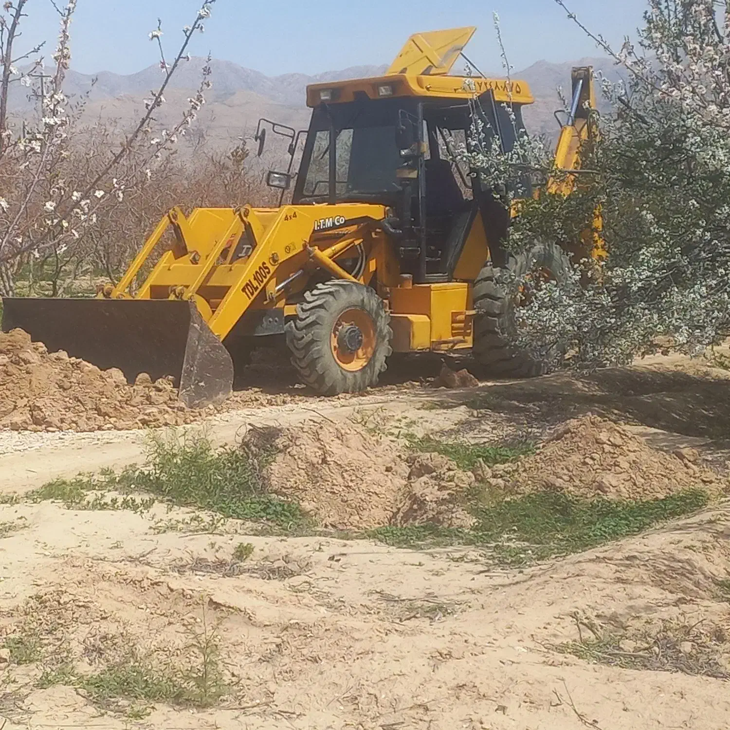 بیل بکهو تی دی ال ۱۰۰ s|خودرو سنگین|شیراز, دروازه اصفهان|دیوار