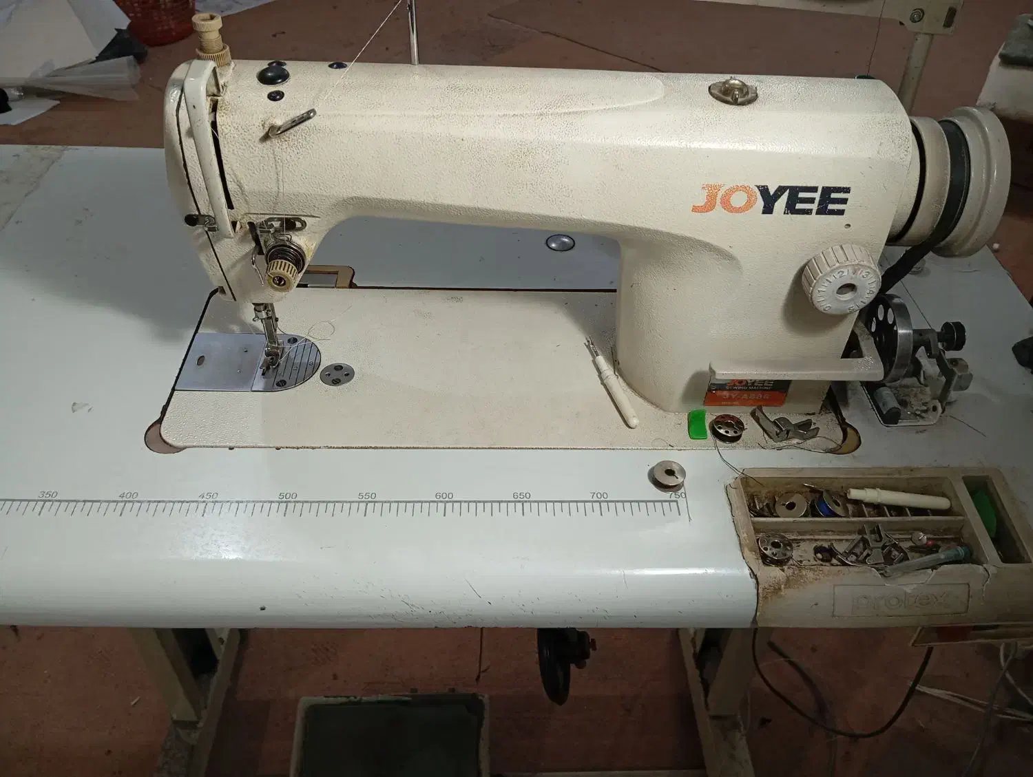 چرخ خیاطی و اتو پرس و میز مطالعه|چرخ خیاطی و ریسندگی|تبریز, |دیوار