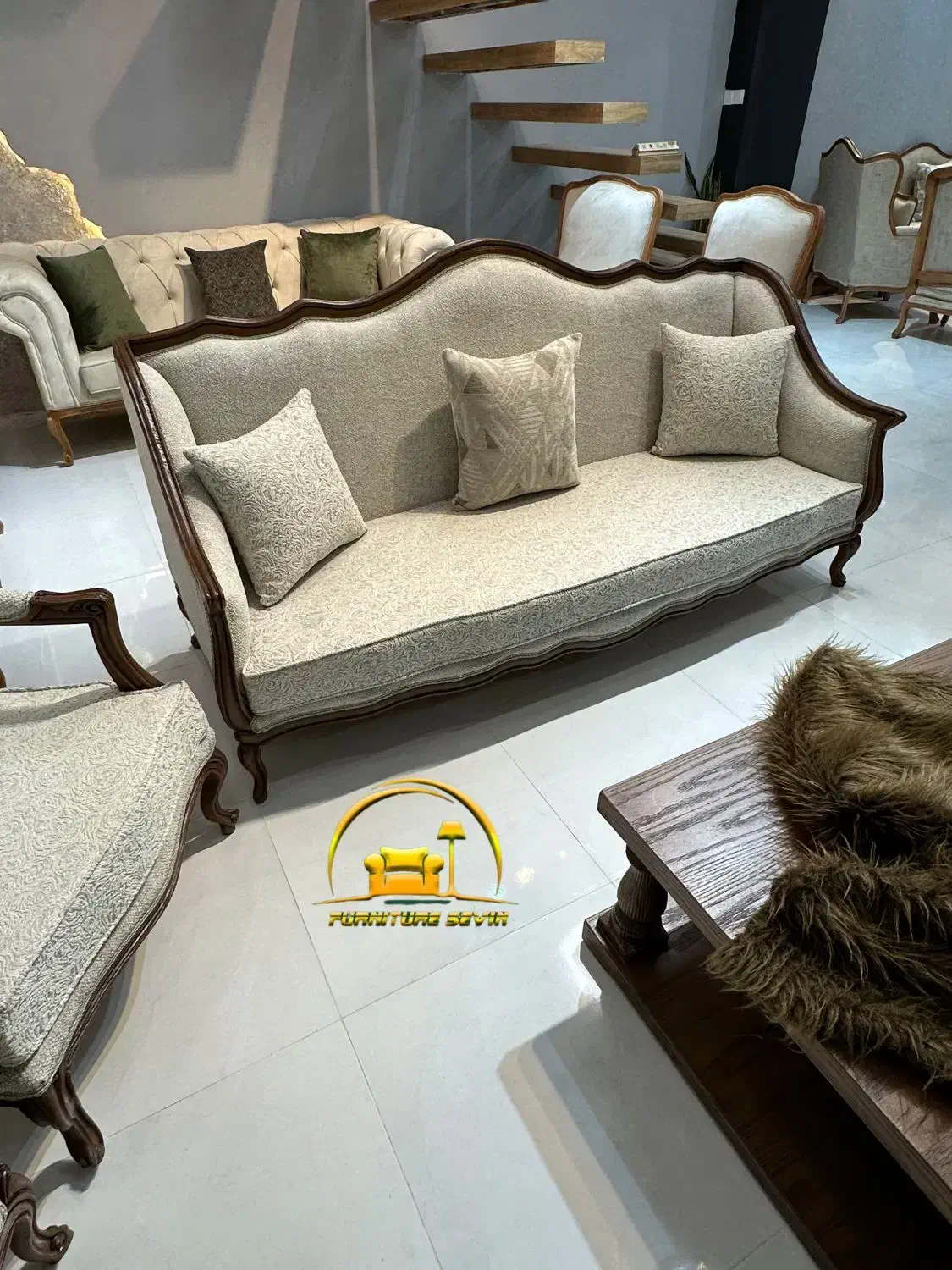 مبل کلاسیک آبشاری مدرن|مبلمان خانگی و میز عسلی|قائم‌شهر, |دیوار