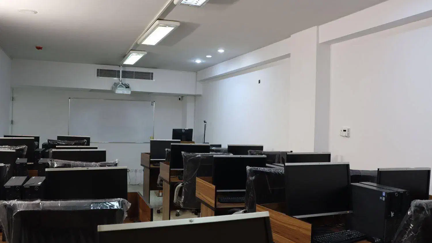 آموزش مالیاتی و معرفی فرصت شغلی|استخدام مالی، حسابداری، حقوقی|اصفهان, احمدآباد|دیوار