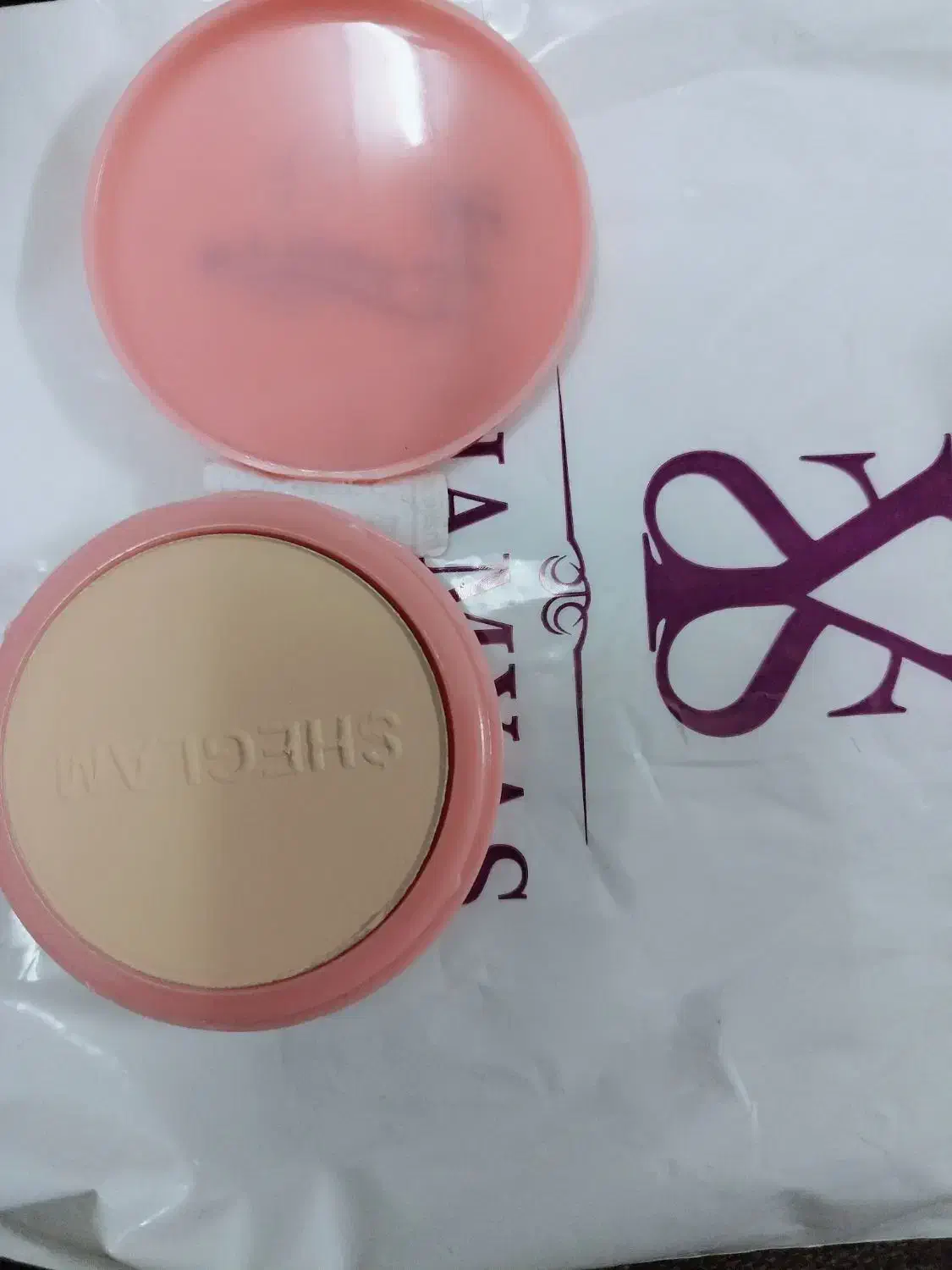 رژ لب و پنکک|آرایشی، بهداشتی، درمانی|قم, منبع آب|دیوار