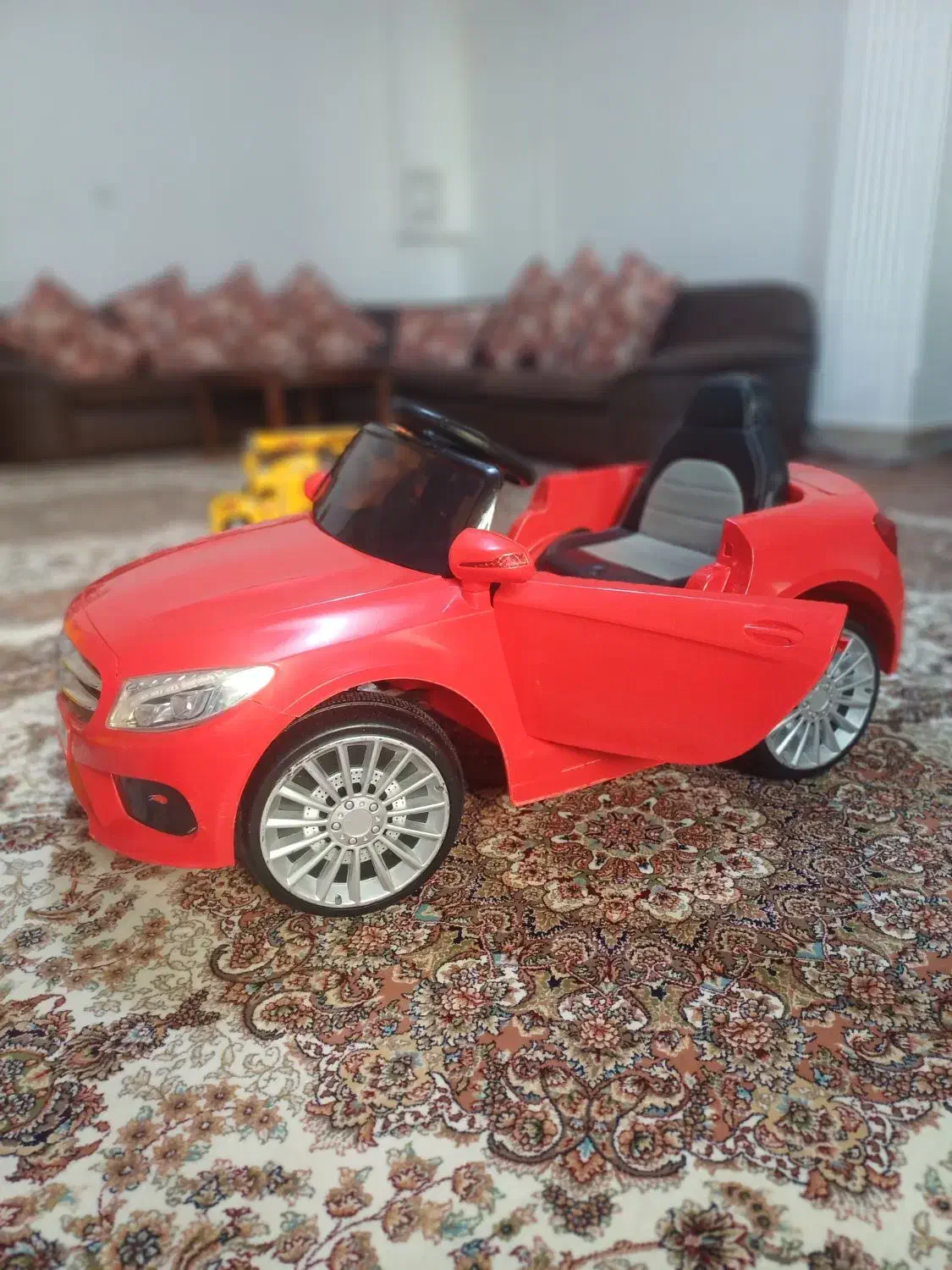 ماشین شارژی در حد نو|اسباب‌بازی بچه|قروه, |دیوار