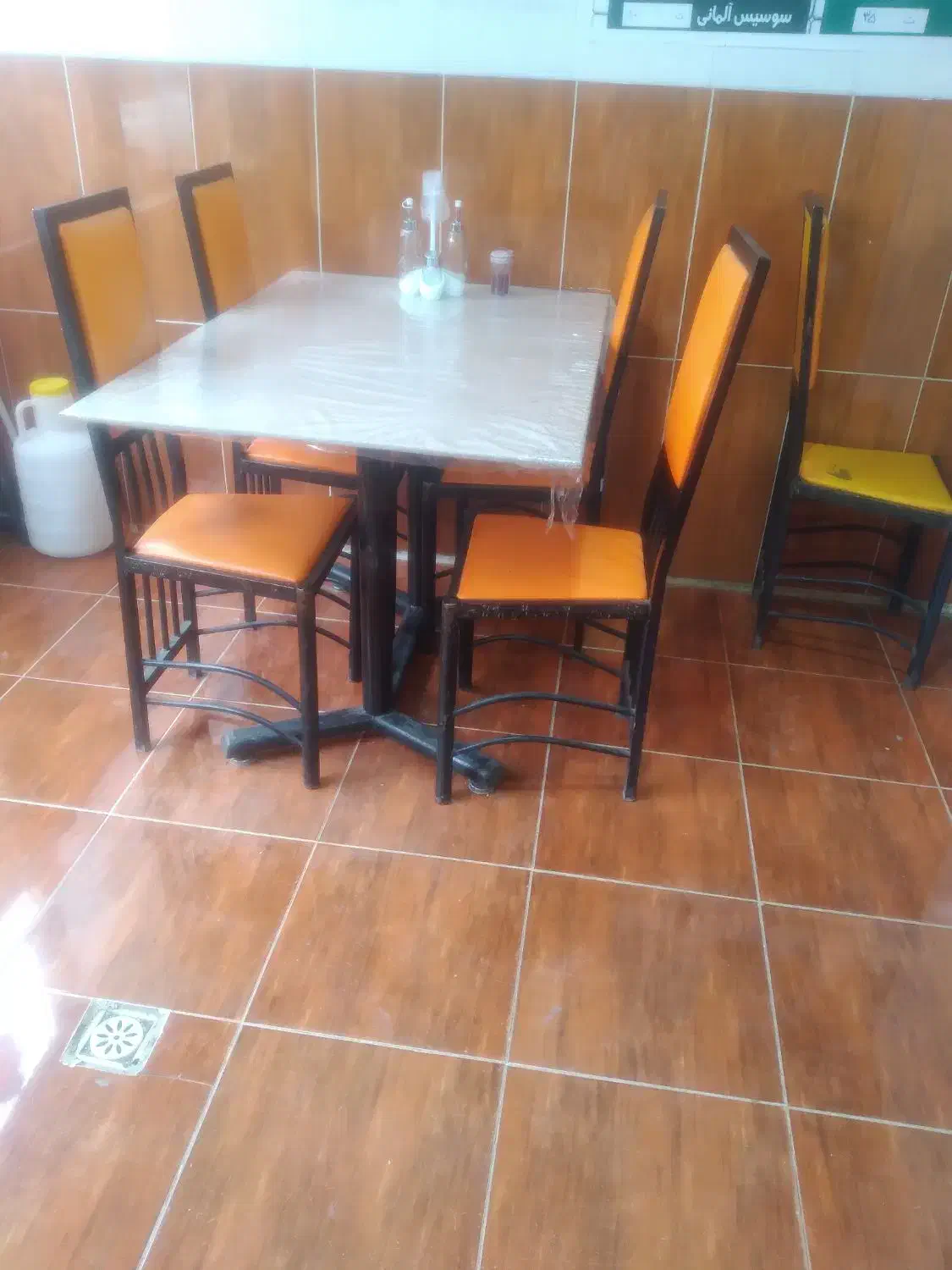 چهار نفری|میز و صندلی غذاخوری|اردبیل, |دیوار