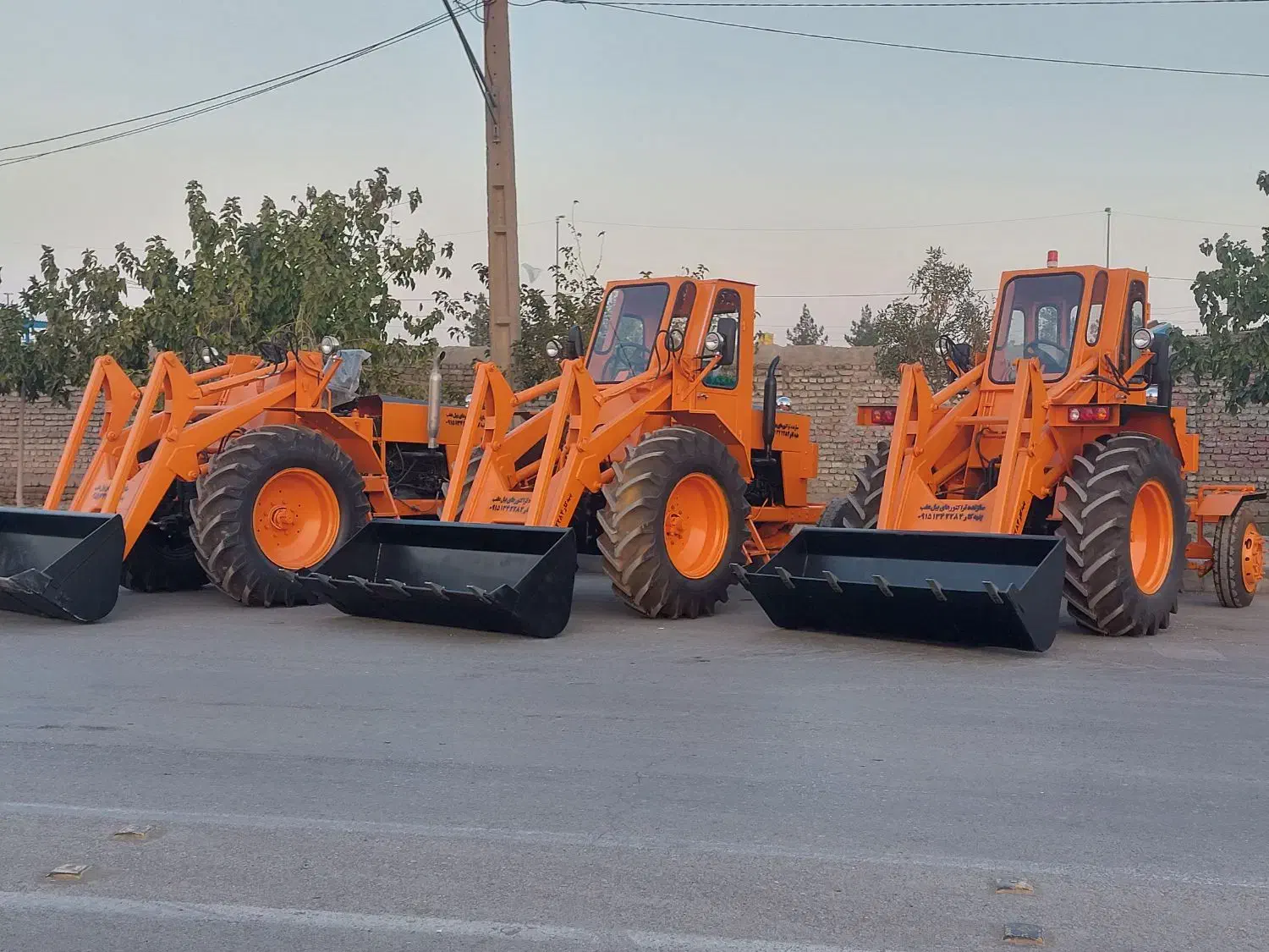 تراکتور رومانی بیل عقب|خودرو سنگین|مشهد, عنصری|دیوار