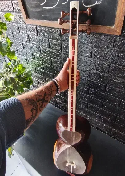 تار|سازهای سنتی|کرج, اصفهانی‌ها|دیوار