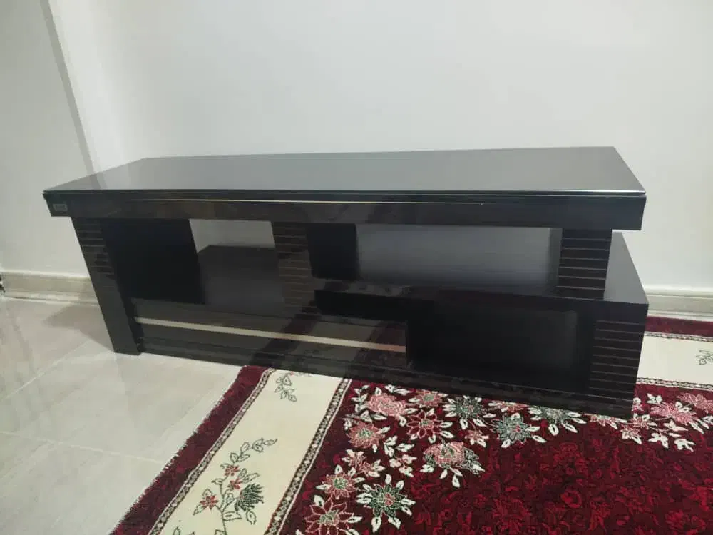 میز تلویزیون بسیار تمیز در حد نو|میز تلویزیون|ایلام, |دیوار