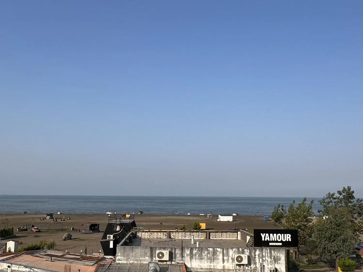 ویلا ویو دریا تازه ساخت|اجارهٔ کوتاهمدت ویلا و باغ|بندر انزلی, اطبا|دیوار