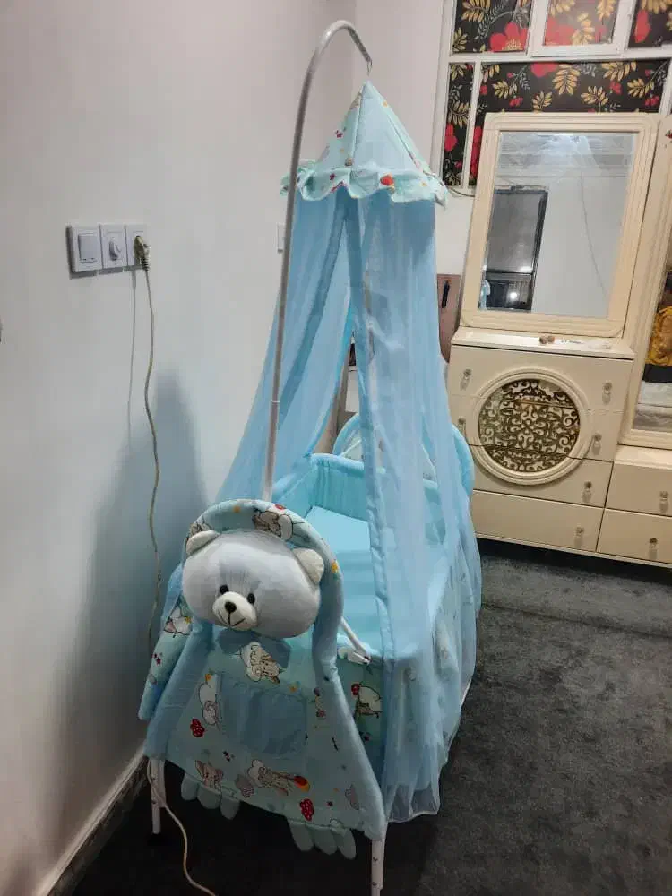 گهواره|تخت و صندلی بچه|اهواز, کمپلو جنوبی|دیوار