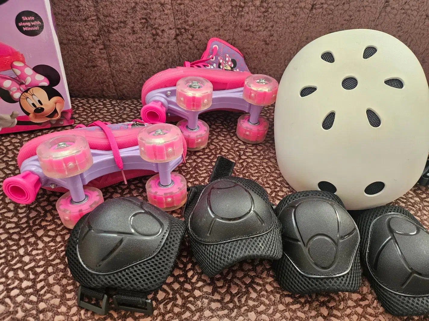 اسکیت چهار چرخه چراغ دار|دوچرخه، اسکیت، اسکوتر|کرج, عظیمیه|دیوار