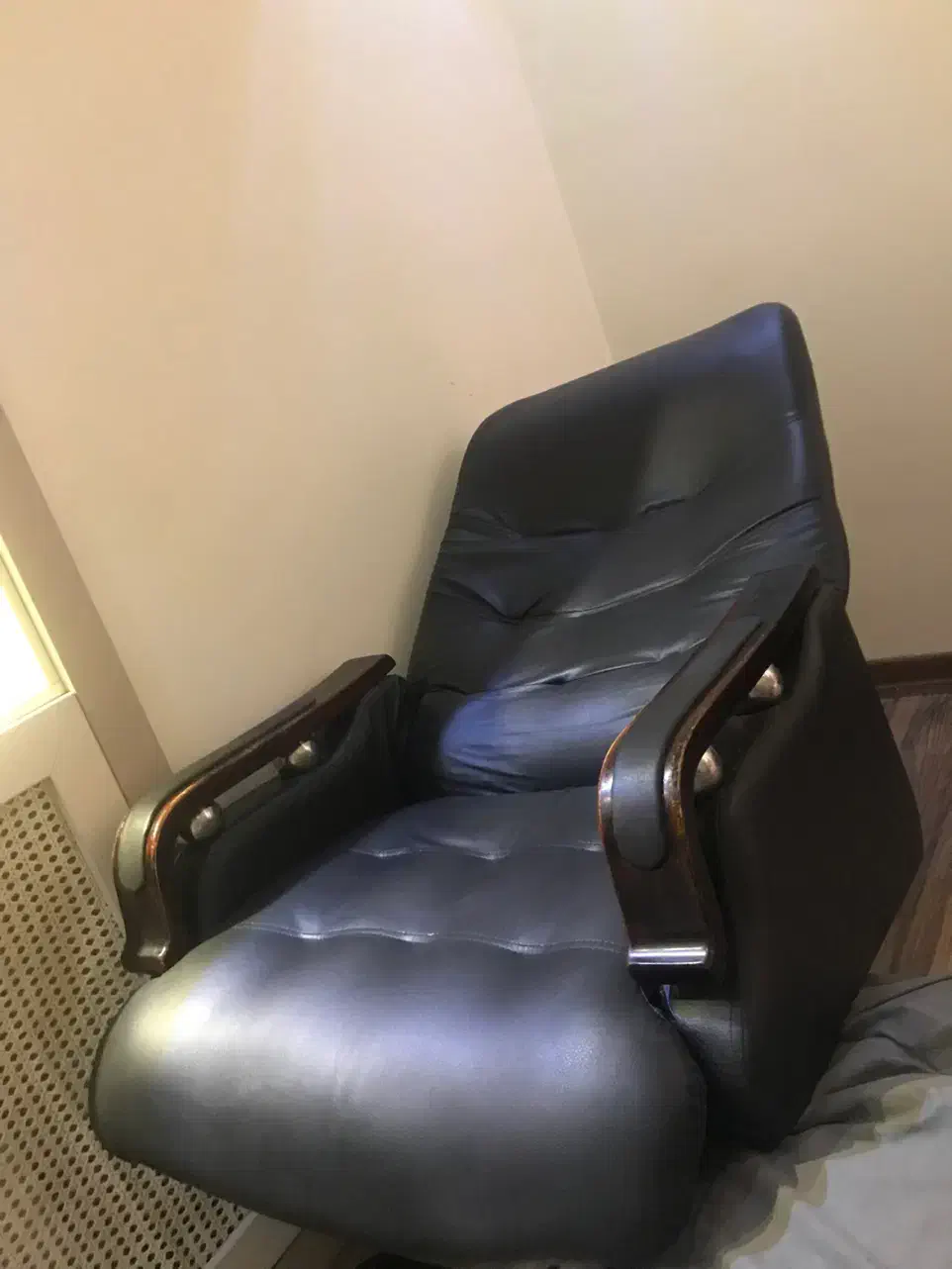 صندلی|صندلی و نیمکت|تهران, آبشار تهران (دریاچه)|دیوار