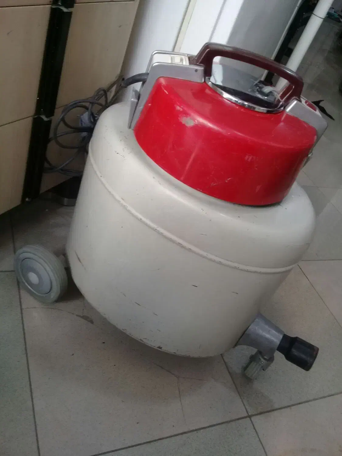 جارو برقی آنتیک SIEMENS آلمان|کلکسیون اشیاء عتیقه|اسلامشهر, مظفریه|دیوار