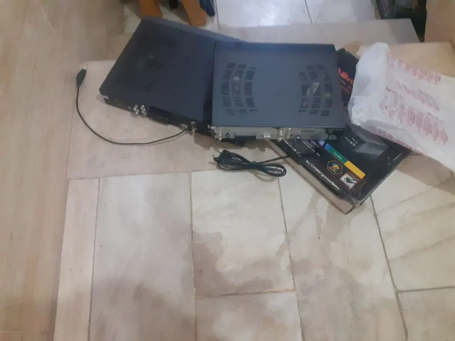 گیرنده دوعدد|صوتی و تصویری|اقبالیه, |دیوار