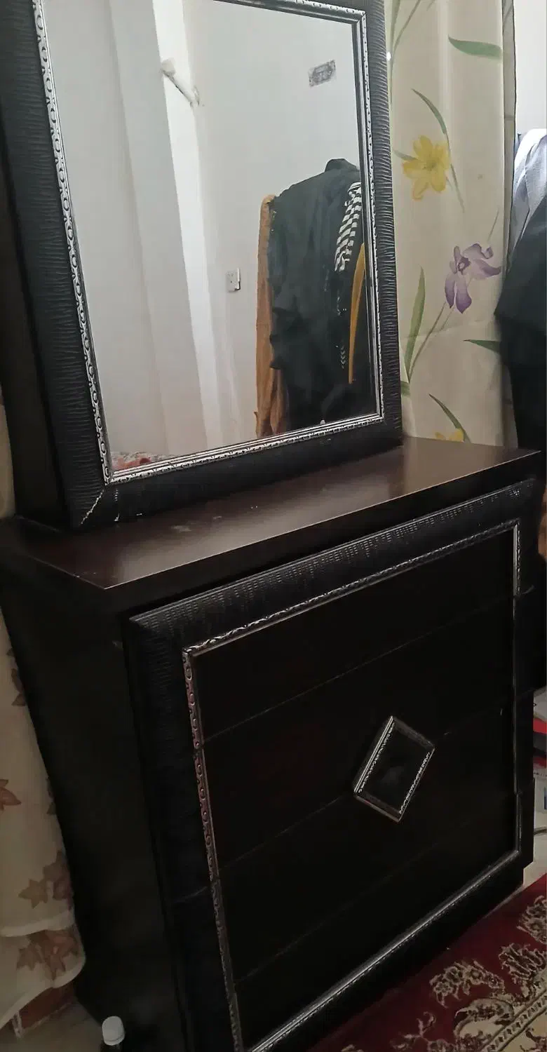 میز ارایش کاملا سالم|تخت و سرویس خواب|بندر گناوه, |دیوار