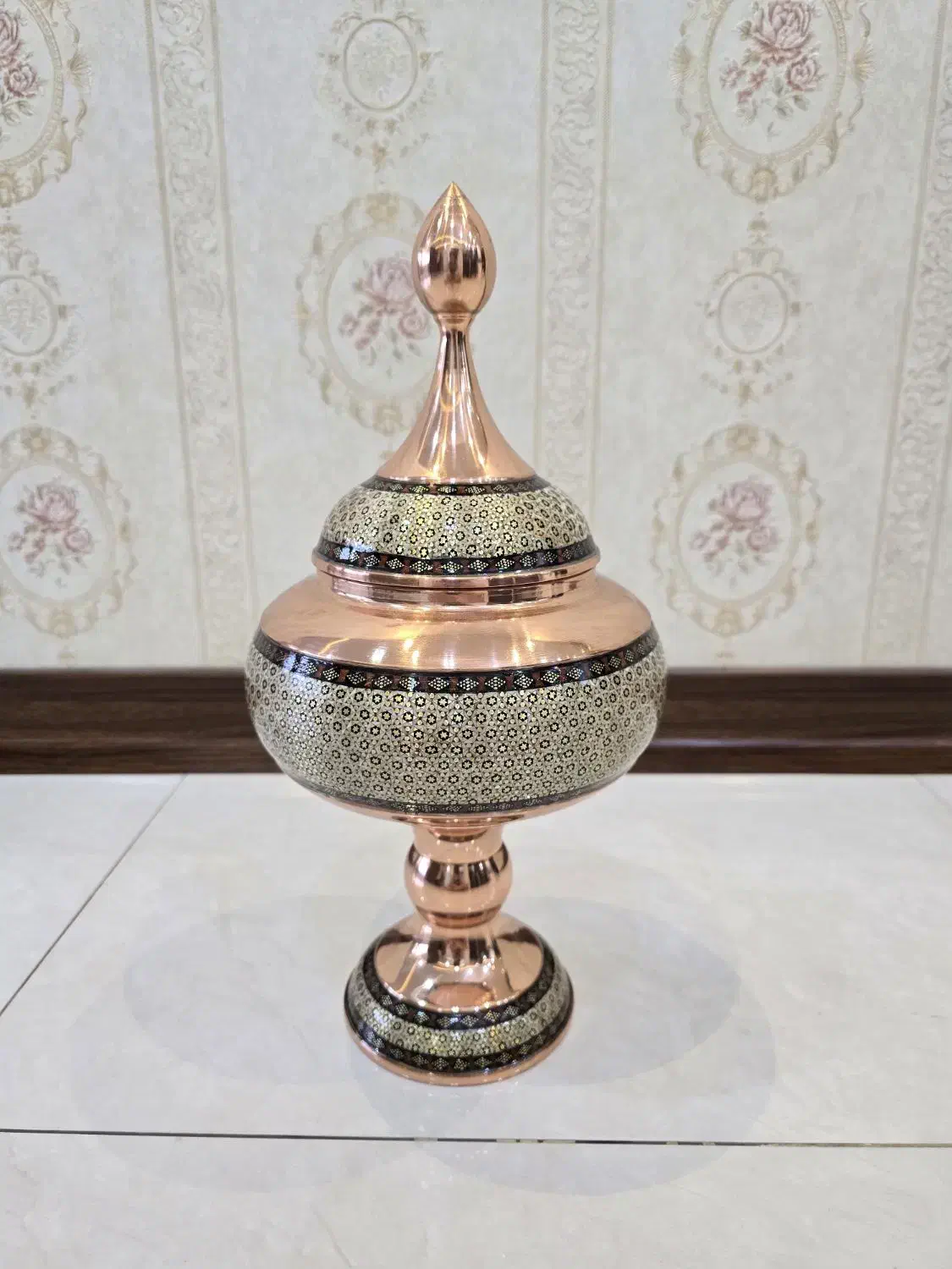 شکلات‌خوری و گلدان مس و خاتم - فروش به علت مهاجرت|صنایع دستی و سایر لوازم تزئینی|اصفهان, جلالیه|دیوار