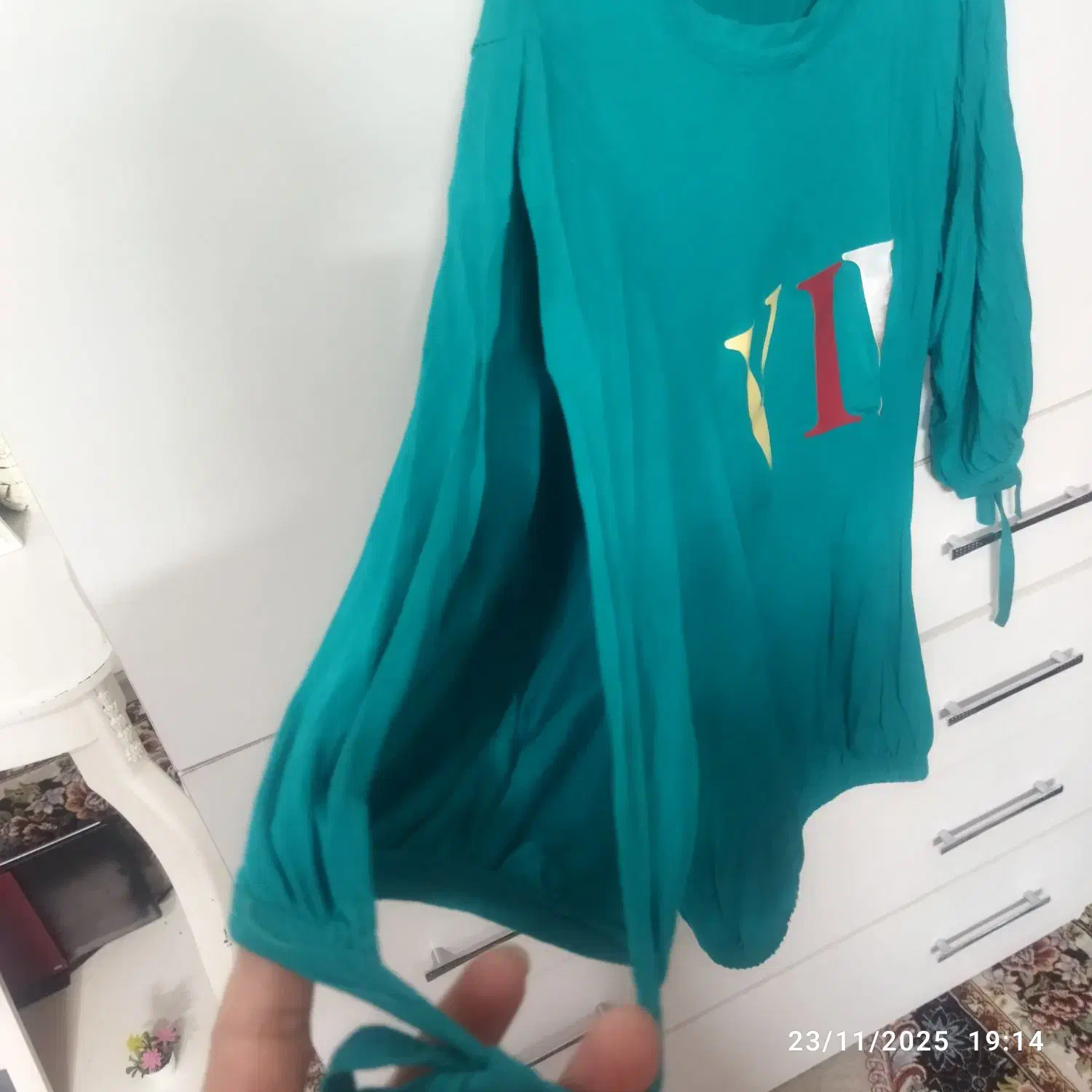 ساحلی|لباس|قم, شهر قائم|دیوار