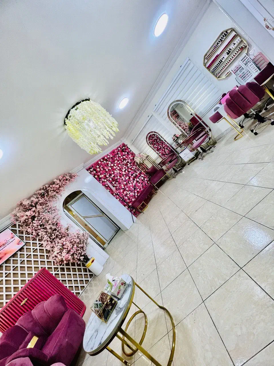 لوازم سالن زیبایی زنانه|آرایشگاه و سالن‌های زیبایی|رشت, دیلمان|دیوار