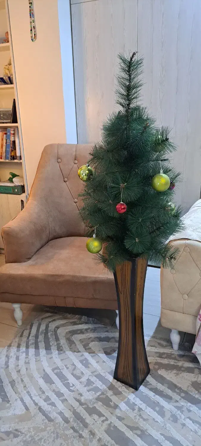 کاج مصنوعی در اندیشه شهرک آ اس پ|گل مصنوعی|ملارد, |دیوار