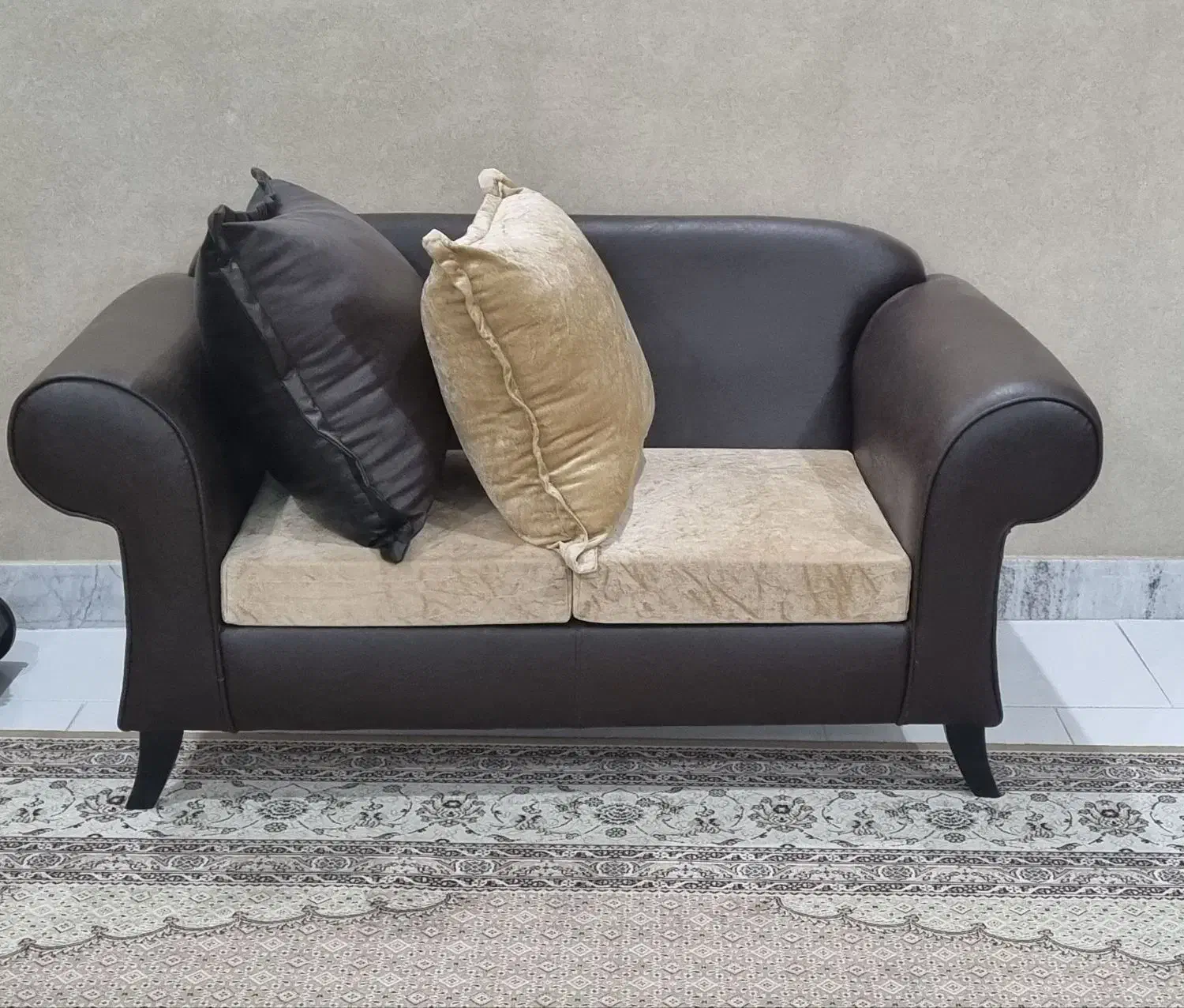 مبل ۷نفره به همراه۳ عدد میز قیمت توافقی|مبلمان خانگی و میز عسلی|سبزوار, امیر کبیر|دیوار