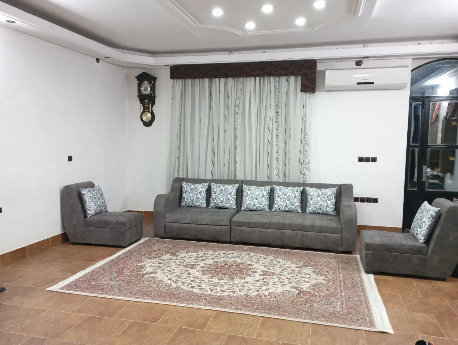 مدل ال،طوسی رنگ ،بدون استفاده ،نو،چیدمان متنوع|مبلمان خانگی و میز عسلی|شیراز, کوشک میدان|دیوار