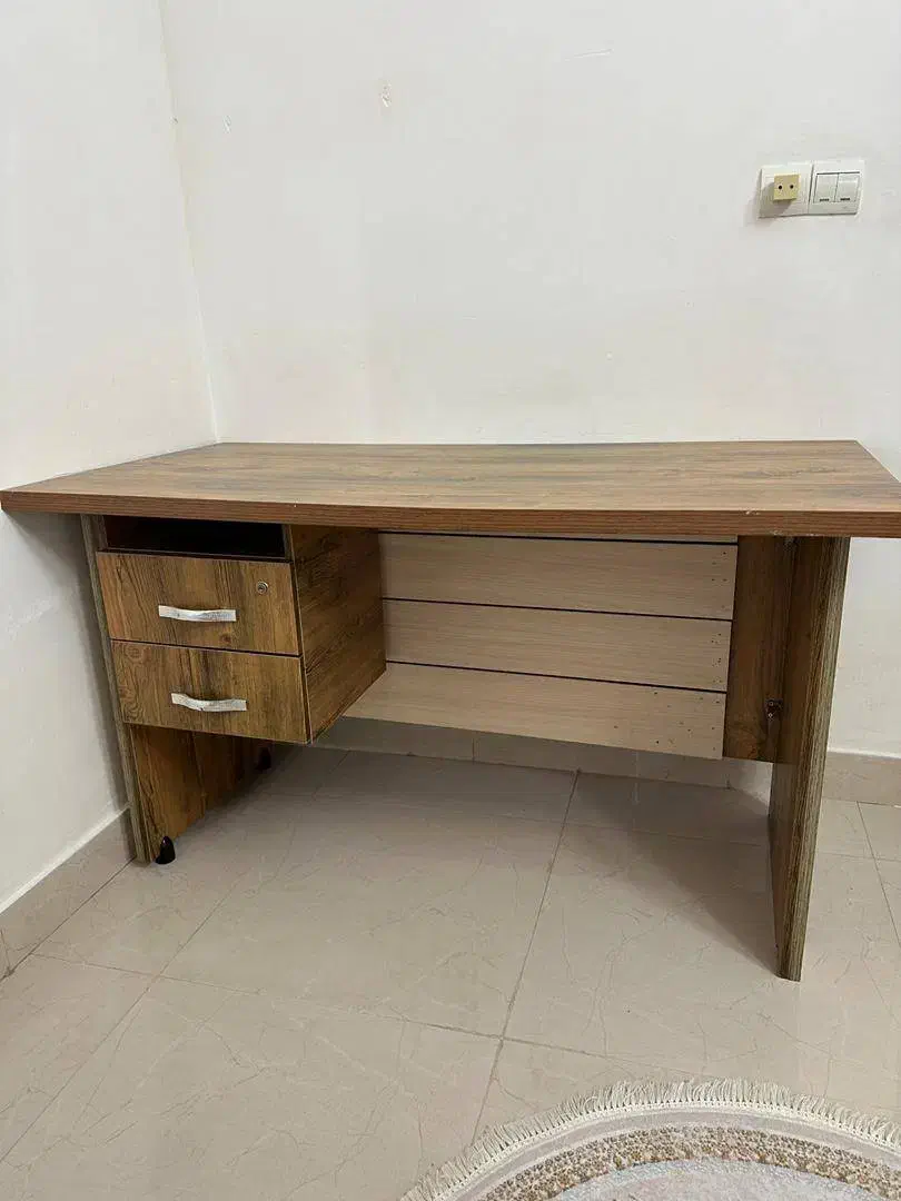 میز کامپیوتر یا مطالعه|میز تحریر و کامپیوتر|لاهیجان, شیشه گران|دیوار