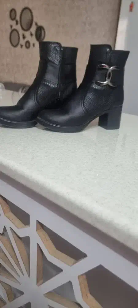بوت زنانه ساق کوتاه پاشنه دار( نو و شیک)|کیف، کفش، کمربند|شیراز, کیان شهر|دیوار