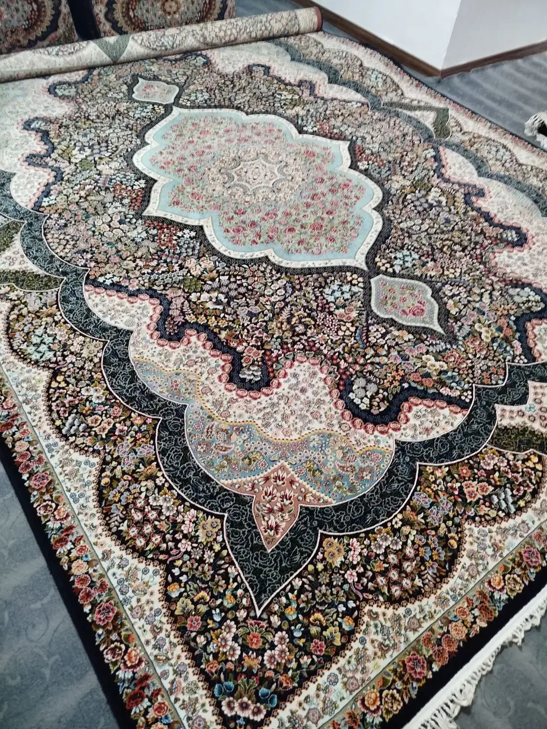 فرش ۱۲ متری|فرش|قزوین, |دیوار