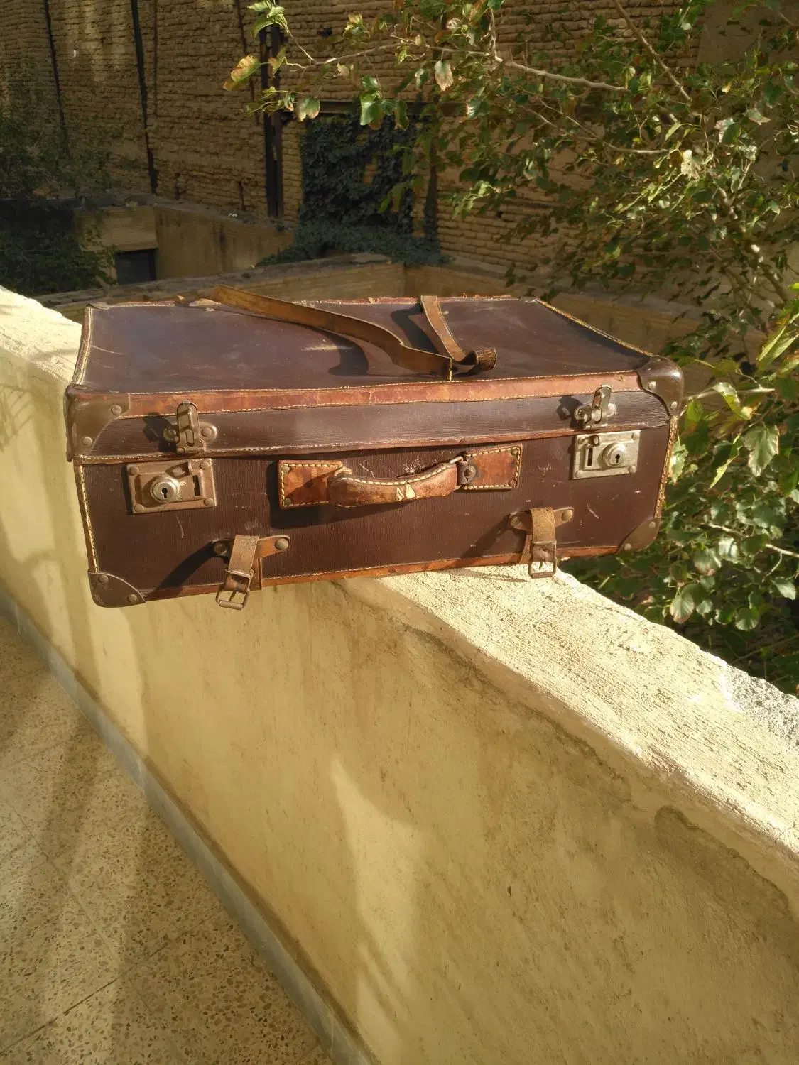 چمدان قدیمی|کیف، کفش، کمربند|تبریز, |دیوار