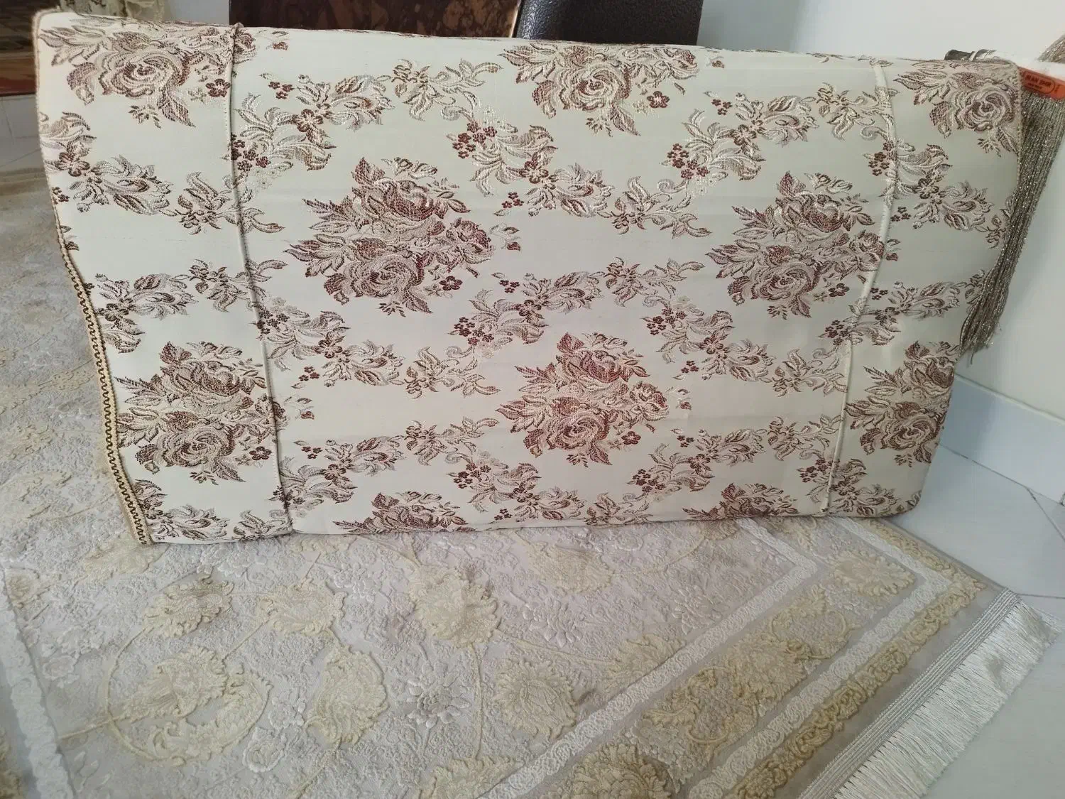 مخته پستی|پشتی|فولادشهر, B4|دیوار