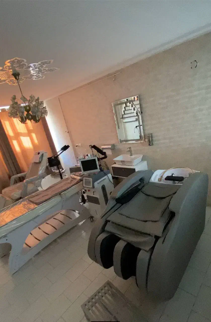 اجاره محیط آموزش پوست، اسکالپ، آرایشگری|اجارهٔ کوتاه‌مدت دفتر کار و فضای آموزشی|شیراز, فلکه گاز|دیوار