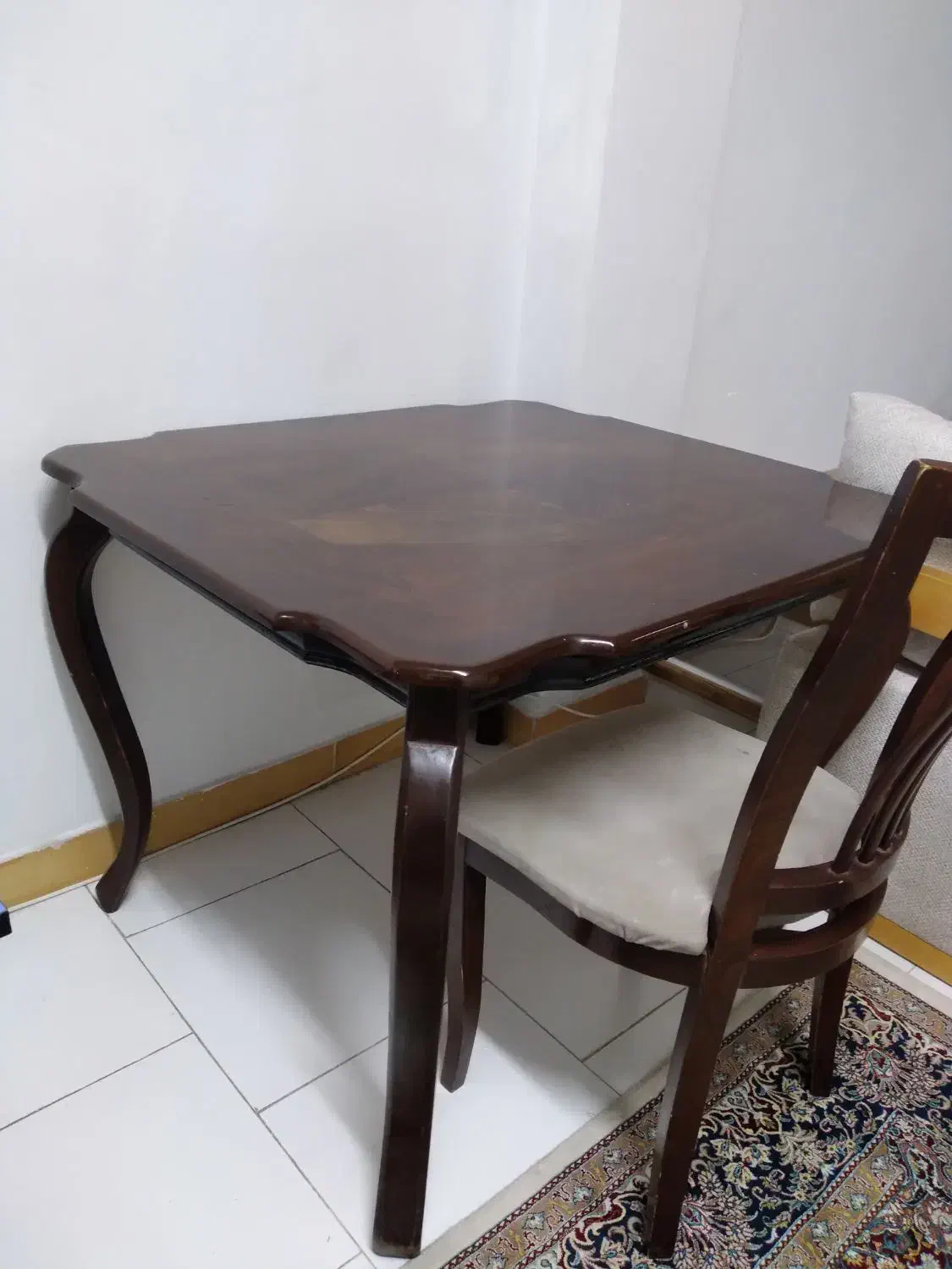 میز نهارخوری|میز و صندلی غذاخوری|رشت, باهنر|دیوار