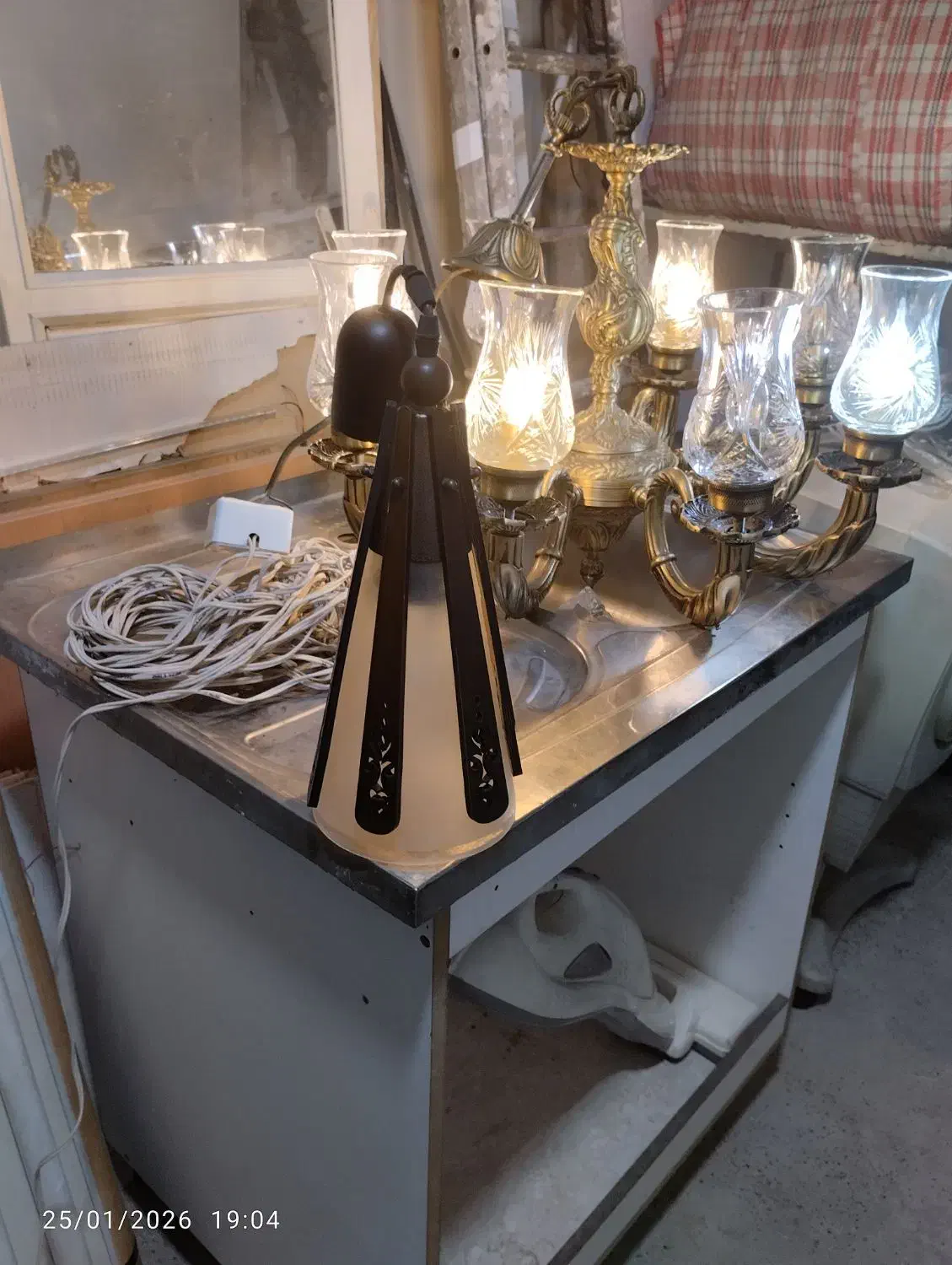 ۲عدد لوستر یکی برنزی یکی چوبی|لوستر و چراغ آویز|تهران, زرکش|دیوار