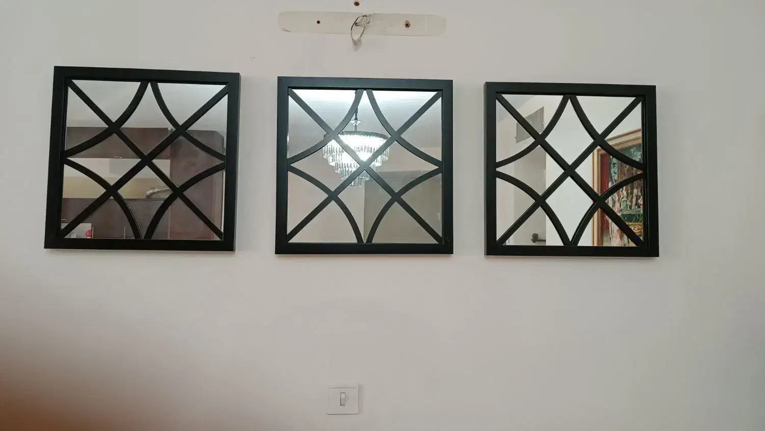 اینه سه عدد|آینه|پردیس, فاز ۲|دیوار