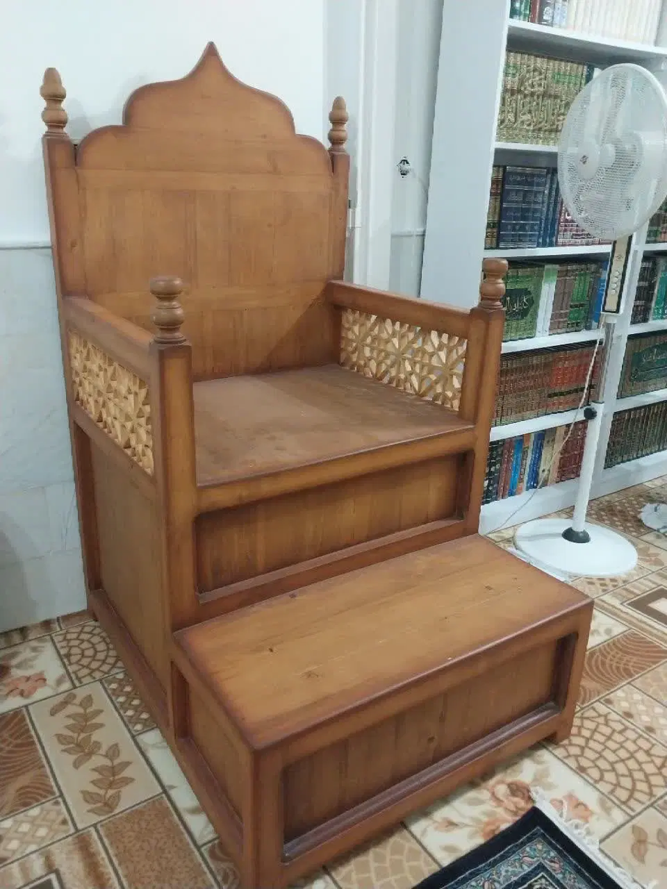 منبر|صندلی و نیمکت|قم, چهل درخت‎|دیوار