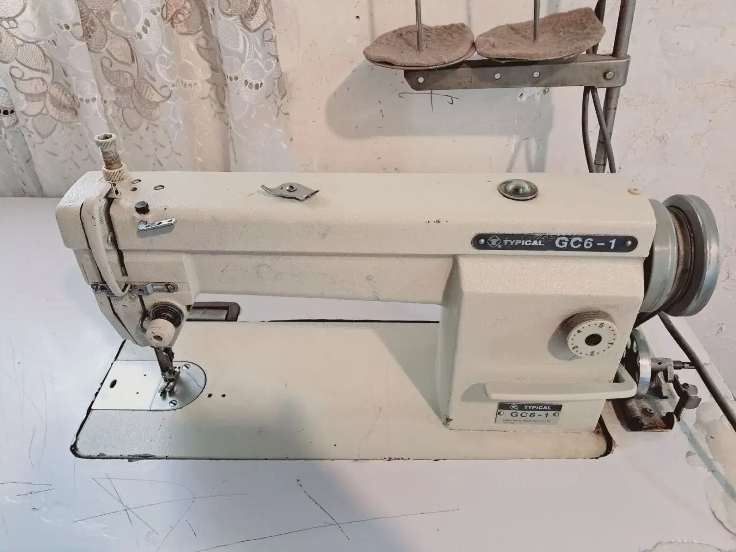 چرخ خیاطی|چرخ خیاطی و ریسندگی|بشاریات, |دیوار