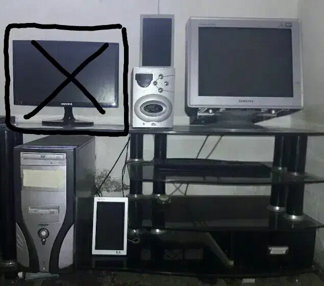 کامپیوتر به همراه میز شیشه ای|میز تحریر و کامپیوتر|گرگان, |دیوار