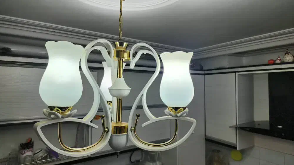 لوستر تمیز و ۳شعله|لوستر و چراغ آویز|همدان, |دیوار