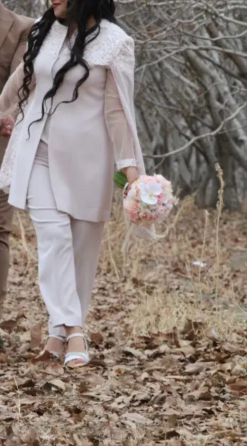 لباس عقد|لباس|الوند, |دیوار