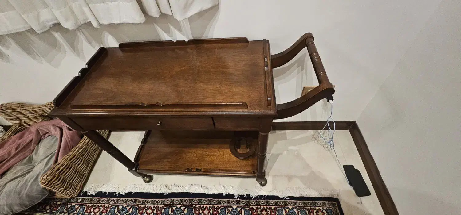 میز بار پذیرایی چرخ دار چوبی سالم و نو|بوفه، ویترین، کنسول|لواسان, |دیوار