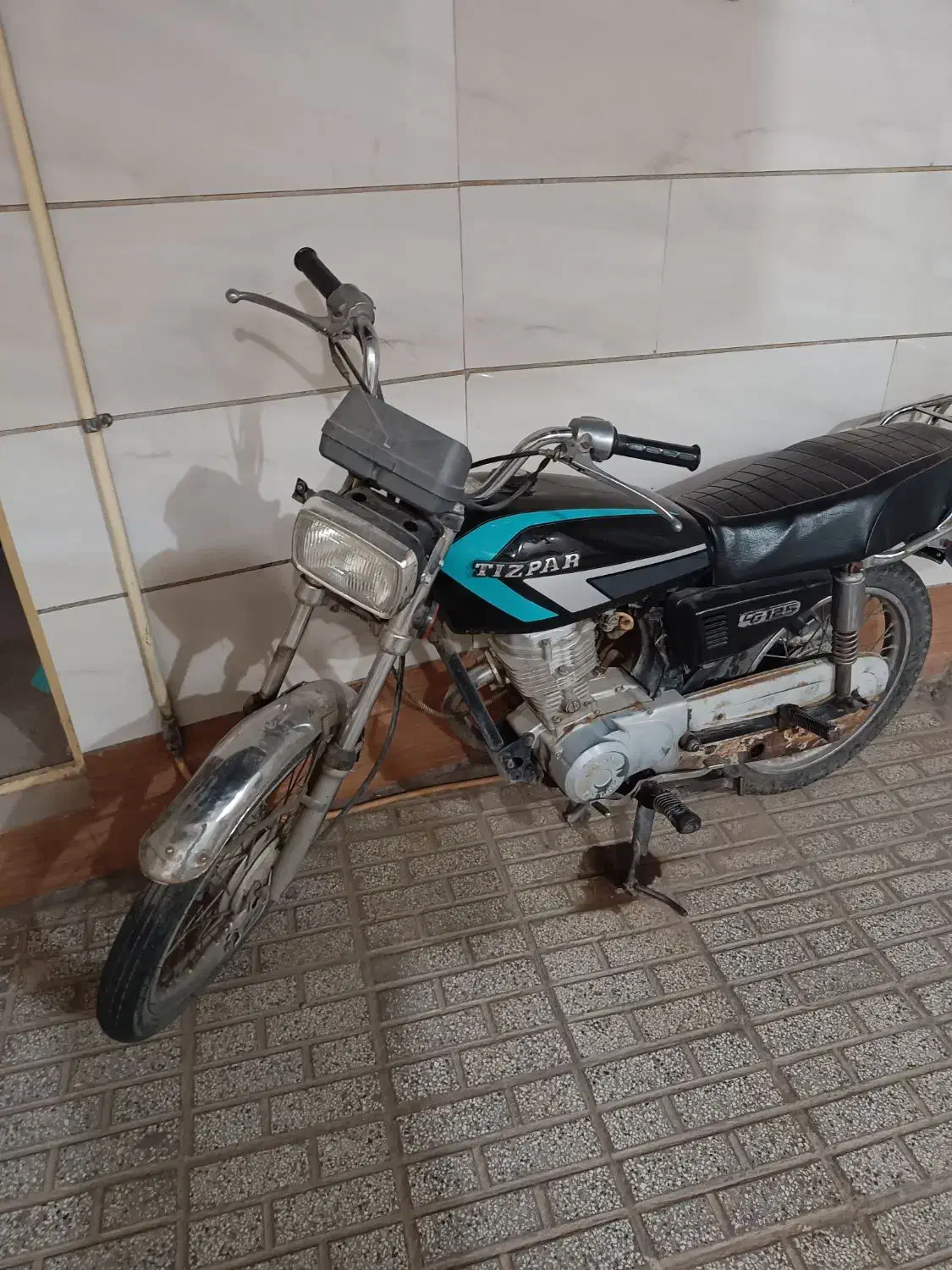 هندا ۱۲۵ مدل ۸۳|موتورسیکلت|تربتحیدریه, منظر|دیوار