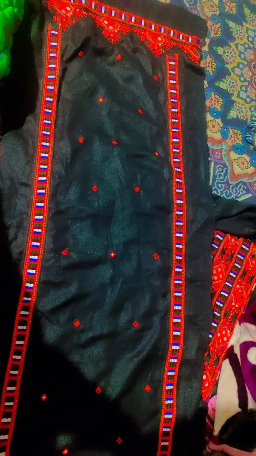 لباس دست دوزفروشی|لباس|کهنوج, |دیوار