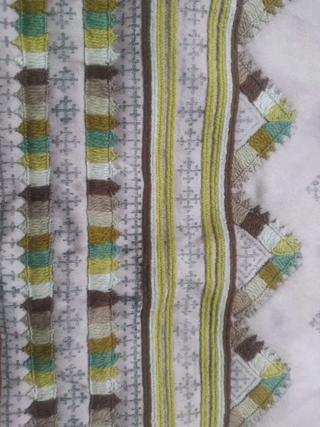 شیرازه و آینه|لباس|ایرانشهر, |دیوار